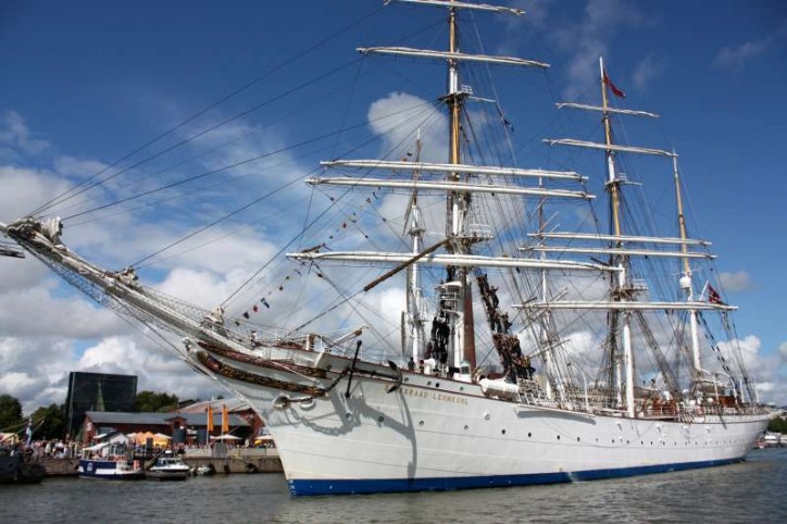 Historic military ship visits Baltimore's Inner Harbor