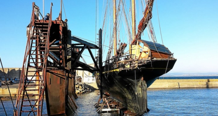 The Nordlys severely damaged after collision with the French fishing boat Reine de l'Arvor