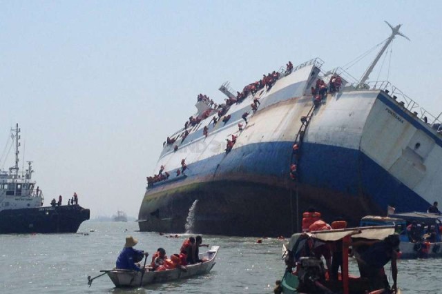 Update: All Passengers and Crew Saved After Ship Sinks off Surabaya (Video)