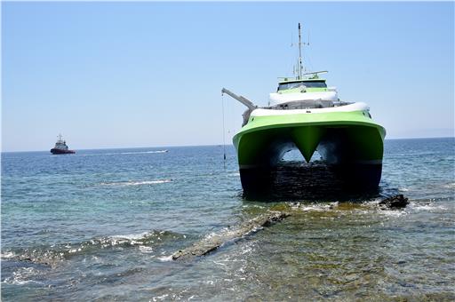 Hellenic’s Seaways Flying Cat 4 ran aground in the shallow waters near Tinos, Greece