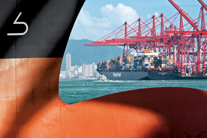 Hapag-Lloyd to refit 24 of its largest Boxships