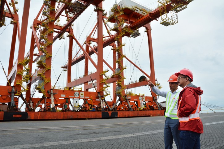 Philippines receives its largest port equipment; ICTSI to boost flagship operation with new cranes