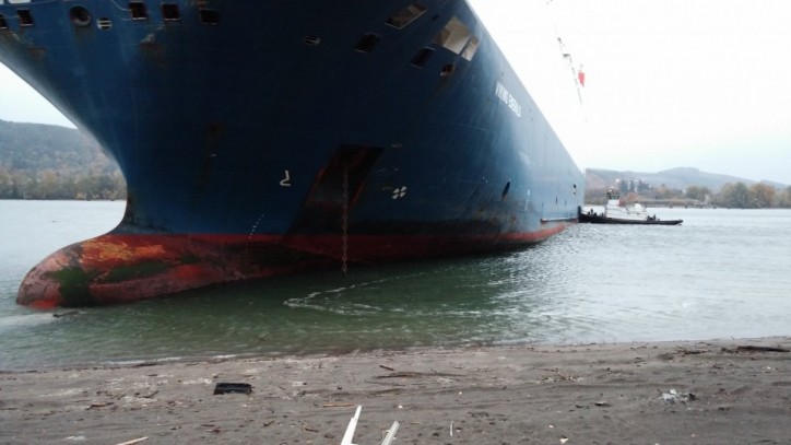 Photo Report: Car Carrier Viking Emerald Runs Aground off Washington