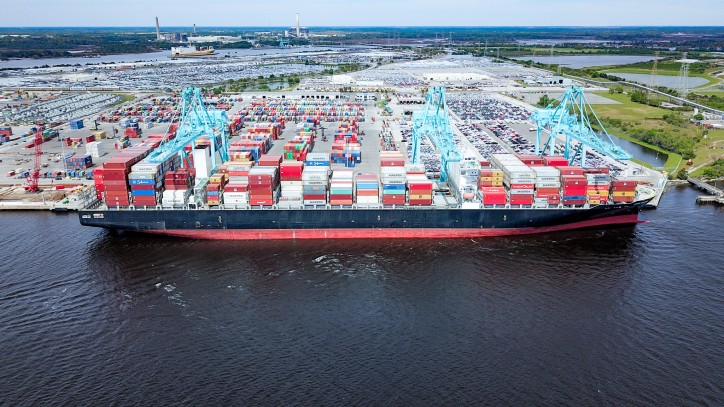 JAXPORT sets record with largest container ship to call Jacksonville
