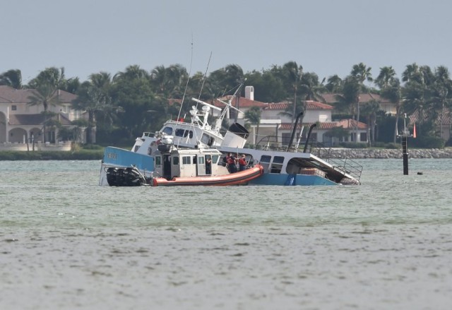 Photo report: Supply vessel Endeavour ran aground off Sewall’s Point, Florida