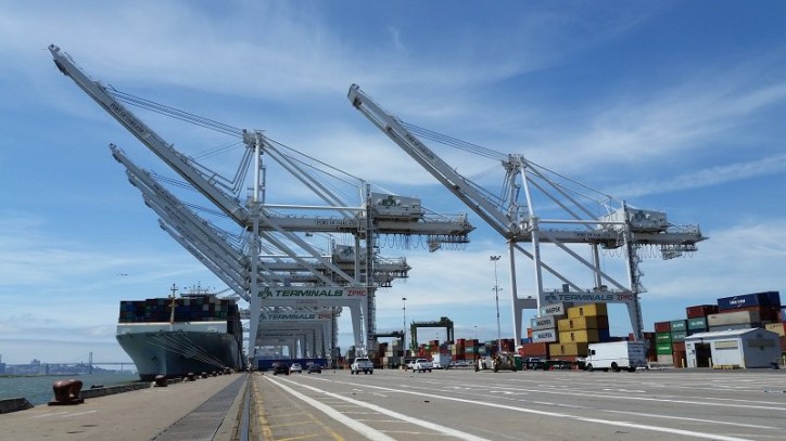 Port of Oakland begins project to raise height of four cranes