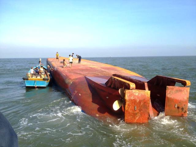 Investigation under way for cargo ship that capsized near Ho Chi Minh City