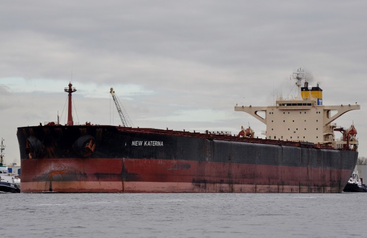 Capesize NEW KATERINA aground with water ingress in Suez Canal, traffic stopped