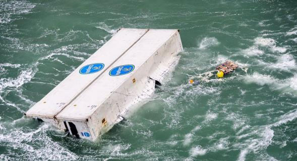 STAR FIRST lost containers in English Canal