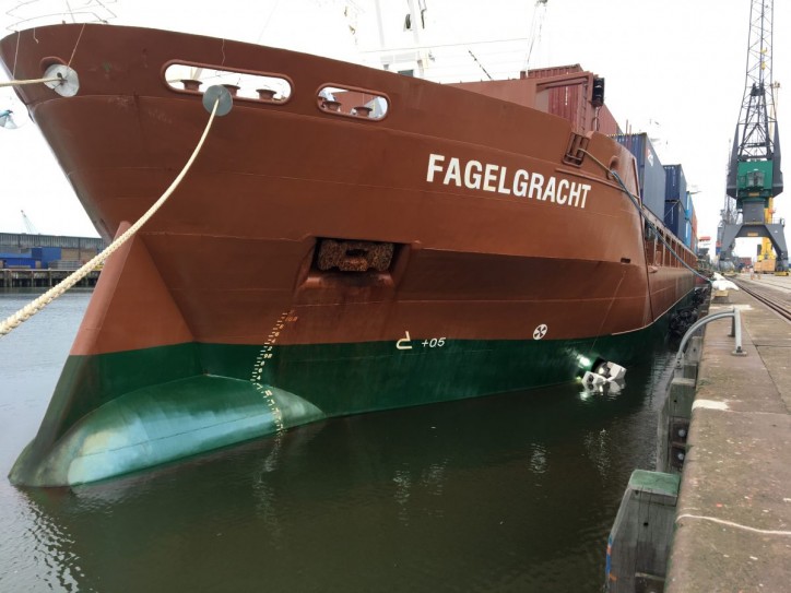 Spliethoff’s mv Fagelgracht hull cleaned by Fleet Cleaner’s robot operating between the vessel and the quay