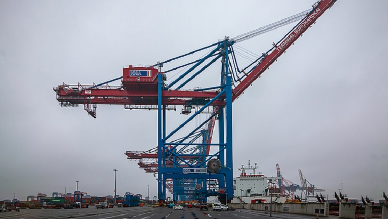 New Gantry Cranes For HHLA Put Into Operation