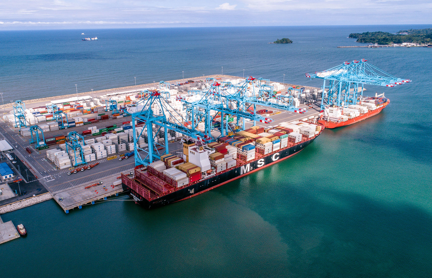 APM Terminals receives Costa Rica’s largest ever container ship This month APM Terminals Moín made history when it welcomed the MSC Sara Elena, the largest container ship to ever berth in Costa Rica, measuring 300m long and a capacity of 8,000 TEUs. In 337 lifts, exports of key Costa Rican exports, included pineapples and bananas, were loaded onto the Sara Elena destined for Rotterdam, the Netherlands. The vessel was in port for just under nine hours, including the obligatory first call celebrations.  This successful call once again validates the opportunity to serve Costa Rica’s economy with larger vessels. APM Terminals Moin has been consistently breaking its own gross moves per hour (GMPH) record, achieving GMPH of 28 in its first half year of operation. In this first phase, equipped with six Super-Post Panamax cranes and two berths with a draft of 14.5m, the terminal is capable of handling container ships of up to 8,500 TEUs, 24 hours a day, 7 days a week, 365 days per year. Upon the completion of the project’s final phase, the facility will cover double its current area of 40 hectares, with 5 berths, and be capable of handling vessels of up to 13,000 TEU, the largest size of vessels capable of passing through the Panama Canal locks. Source: APM Terminals
