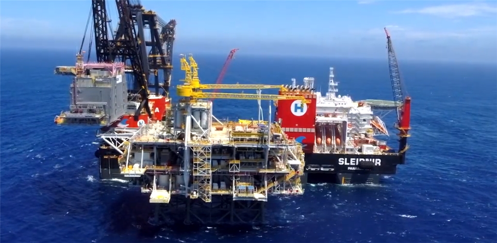VIDEO: World’s largest crane vessel installs Equinor’s Peregrino C platform