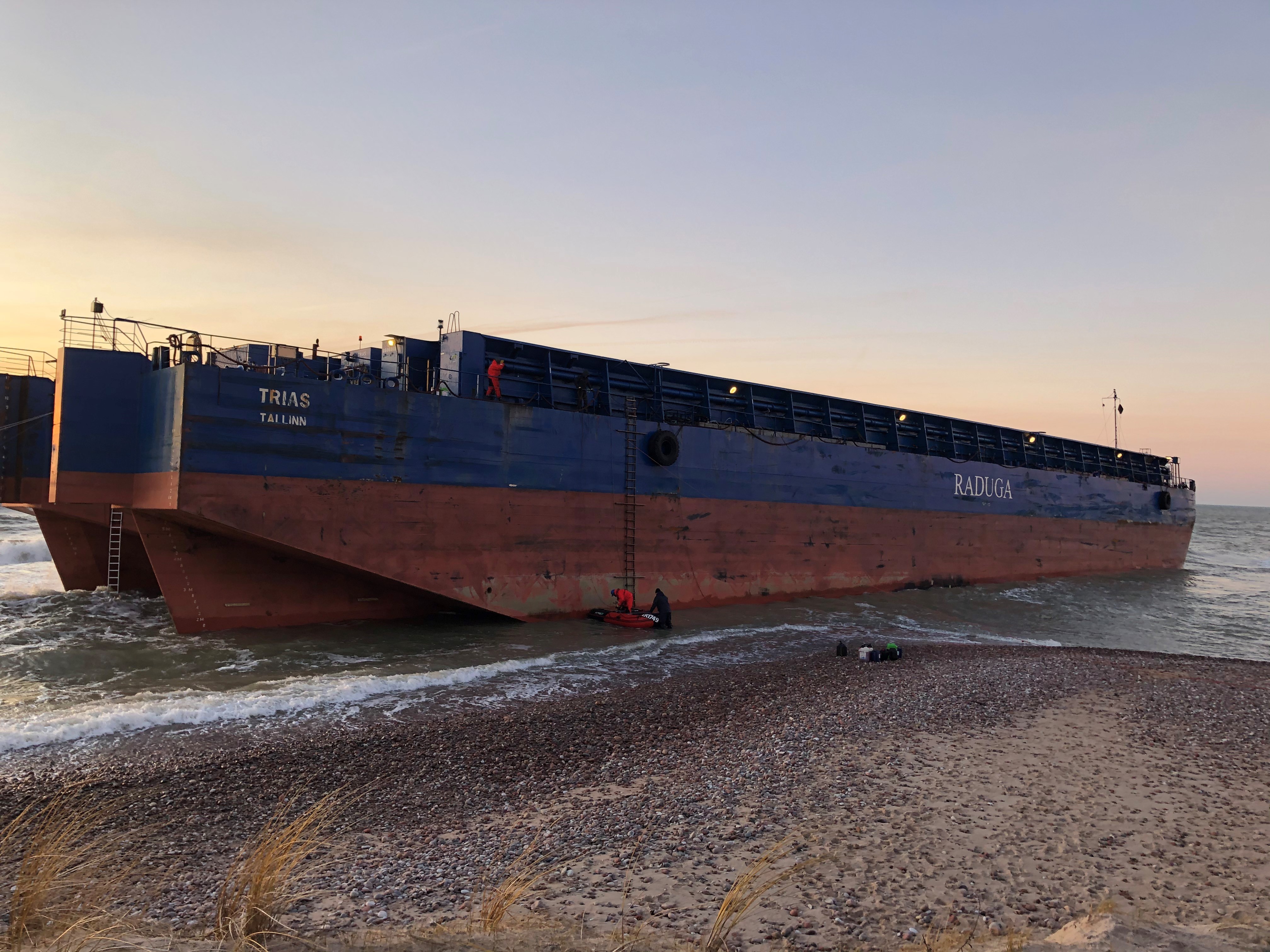 Salvage operation to refloat barge Trias succeeded
