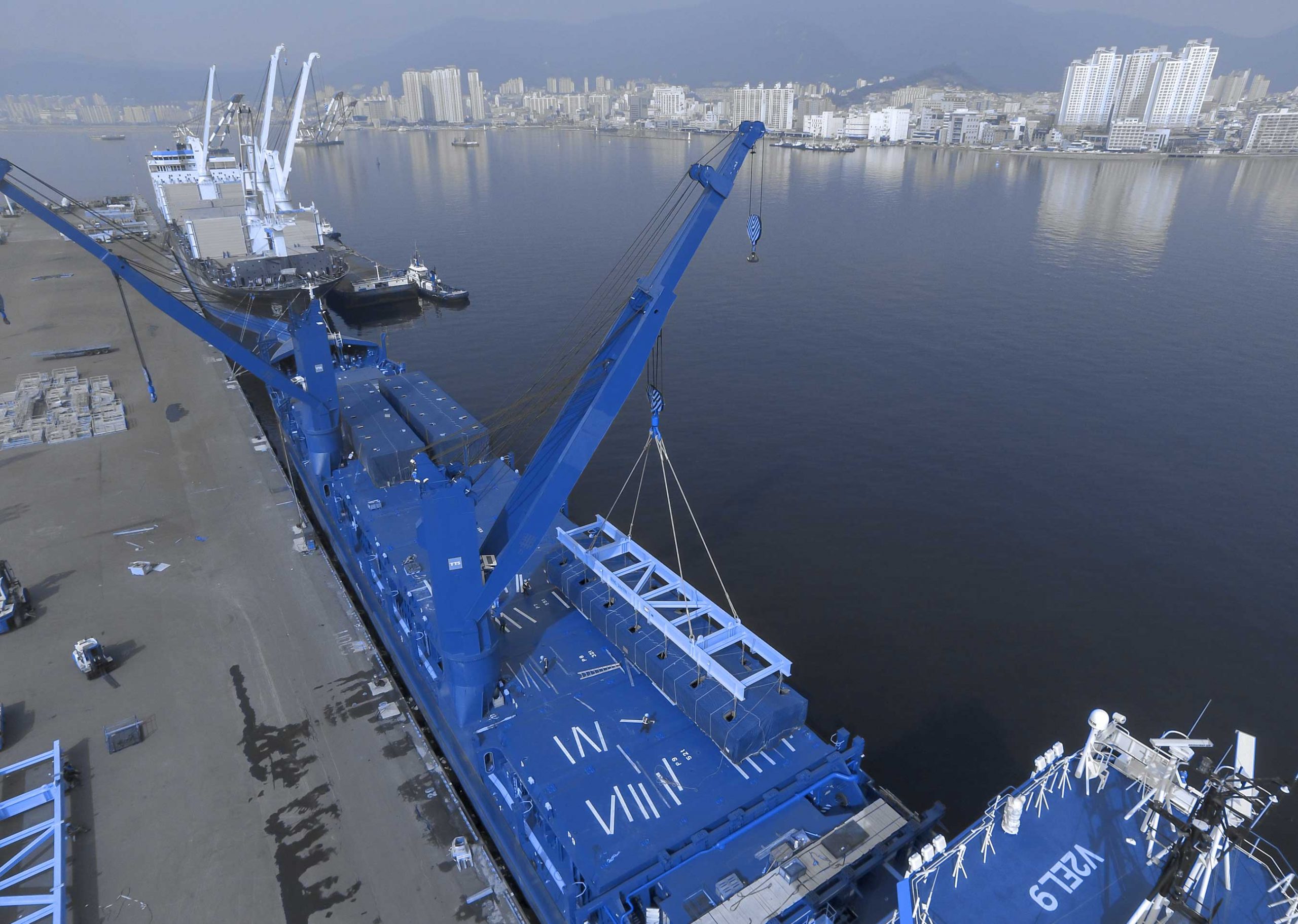 United Heavy Lift GmbH Fleet Expansion: UHL takes over nine eco-friendly F900 vessels