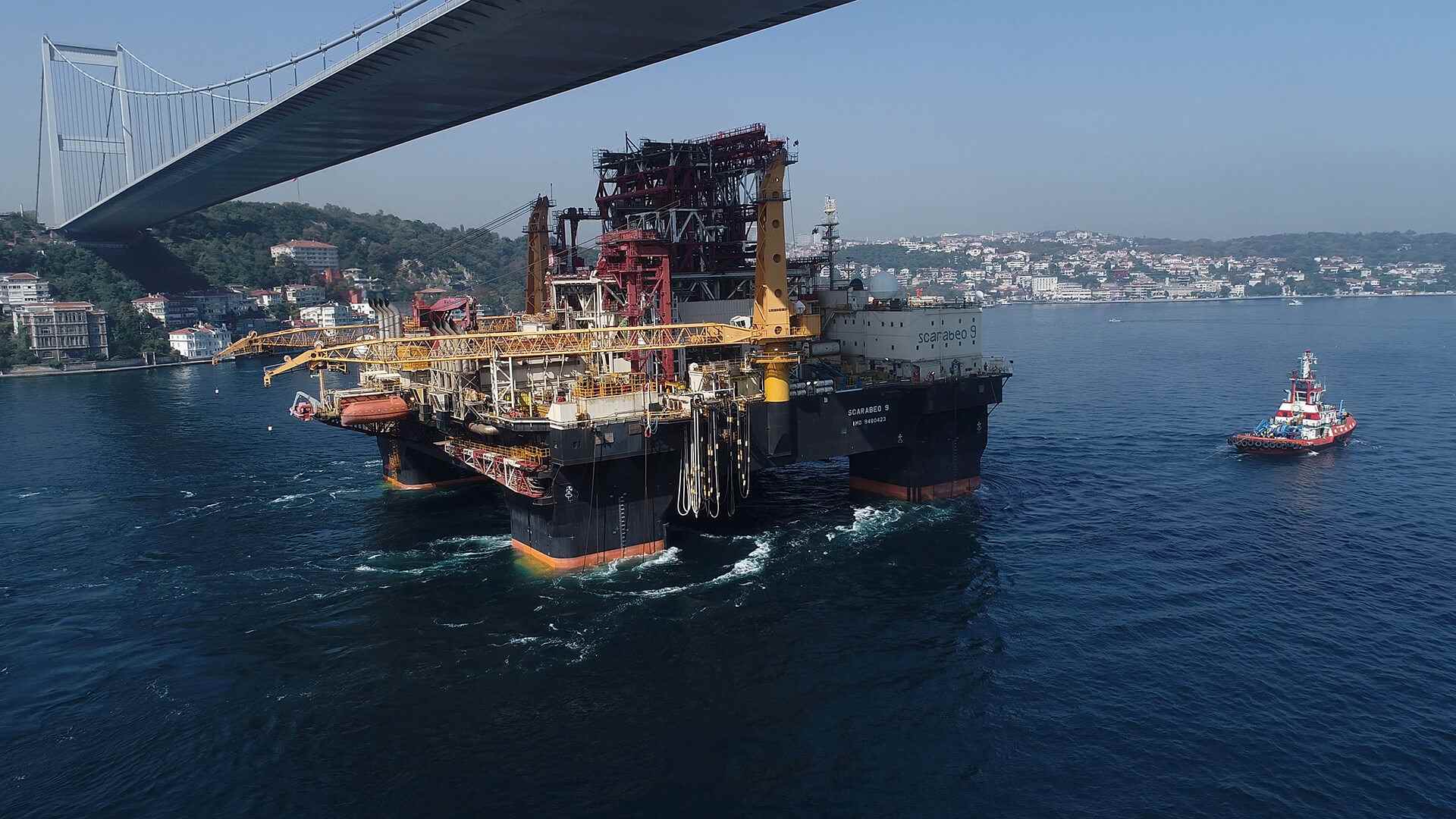 VIDEO: Saipem’s Scarabeo 9 rig crosses Bosphorus
