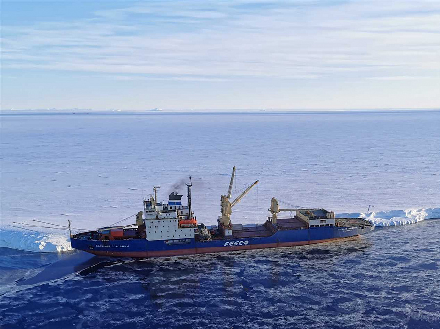 FESCO vessel finished the Antarctic expedition 2020 delivering cargo to research stations
