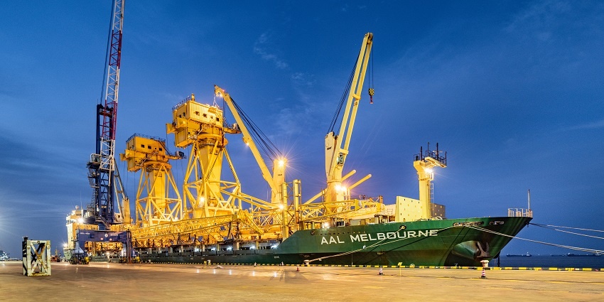 AAL Delivers 1,800MT of Giant JIB Cranes To Dubai