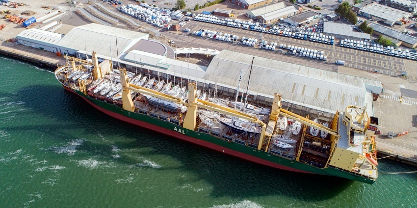 Mega-size MPV AAL Melbourne transports 38 yachts on deck from US to Europe (Video)