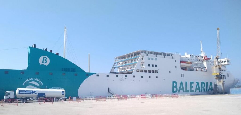 Balearia’s ferry in first LNG bunkering