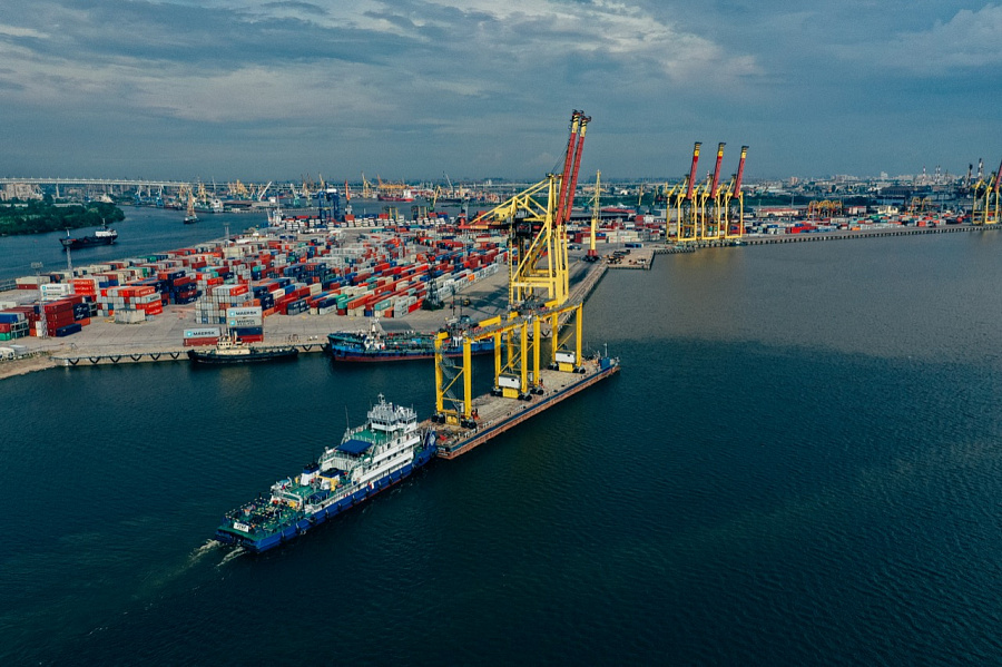 FESCO moved six E-RTG cranes between Global Ports terminals