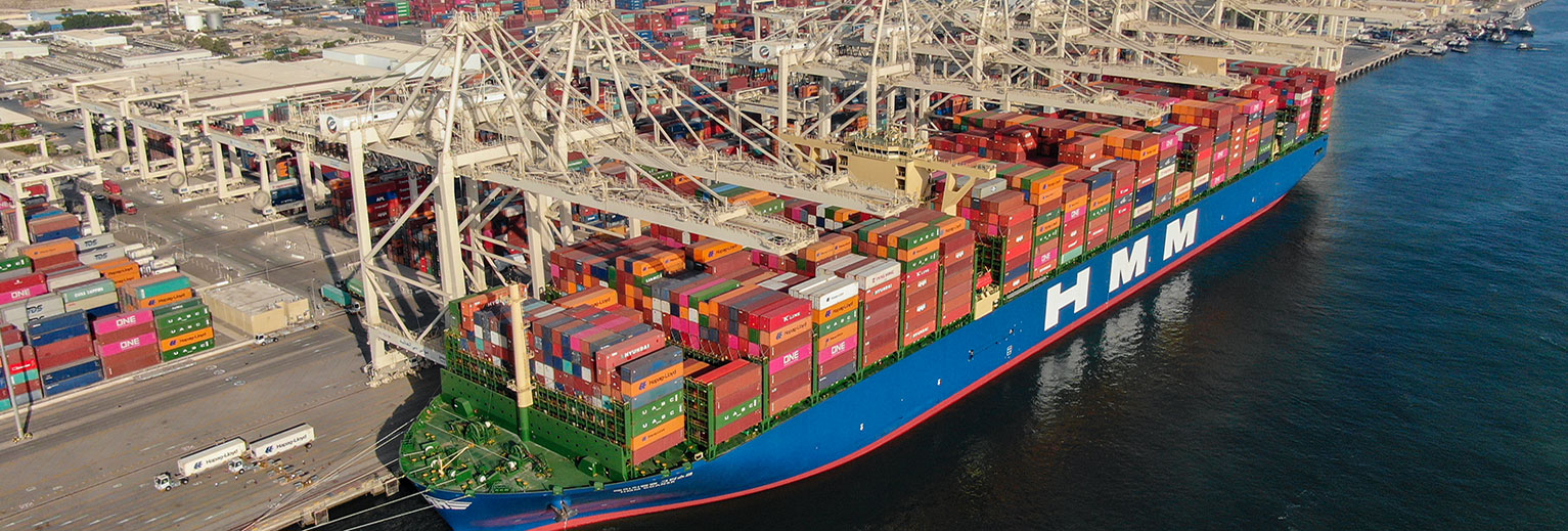 Jebel Ali Port Welcomes Mega Container Ship HMM GDANSK On Its Maiden Visit