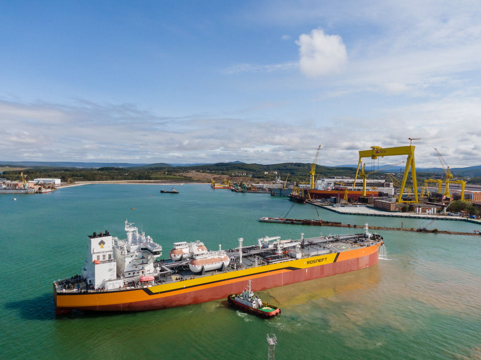 Aframax tanker built by Zvezda shipyard leaves for sea trials