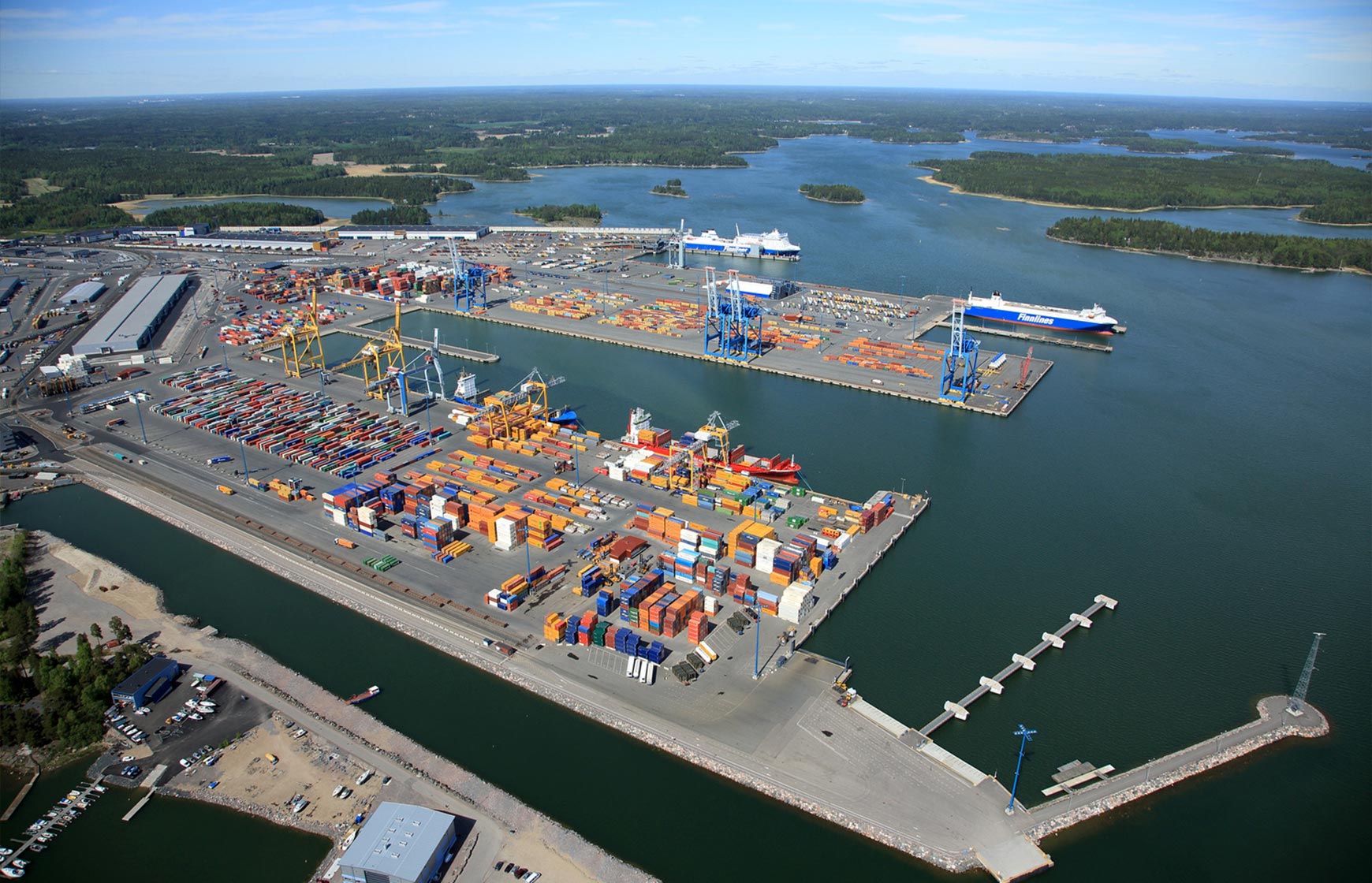 Larger cranes at APM Terminals Finnish terminals increase capacity and efficiency