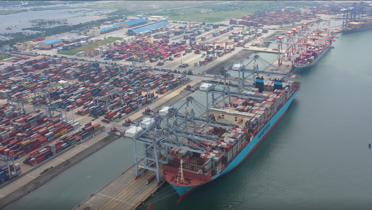 Cai Mep International Terminal receives ultra-large container ship