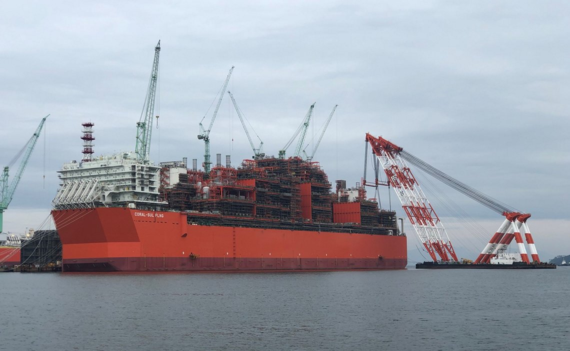 Eni announces the last topside module lifting for the Coral-Sul FLNG