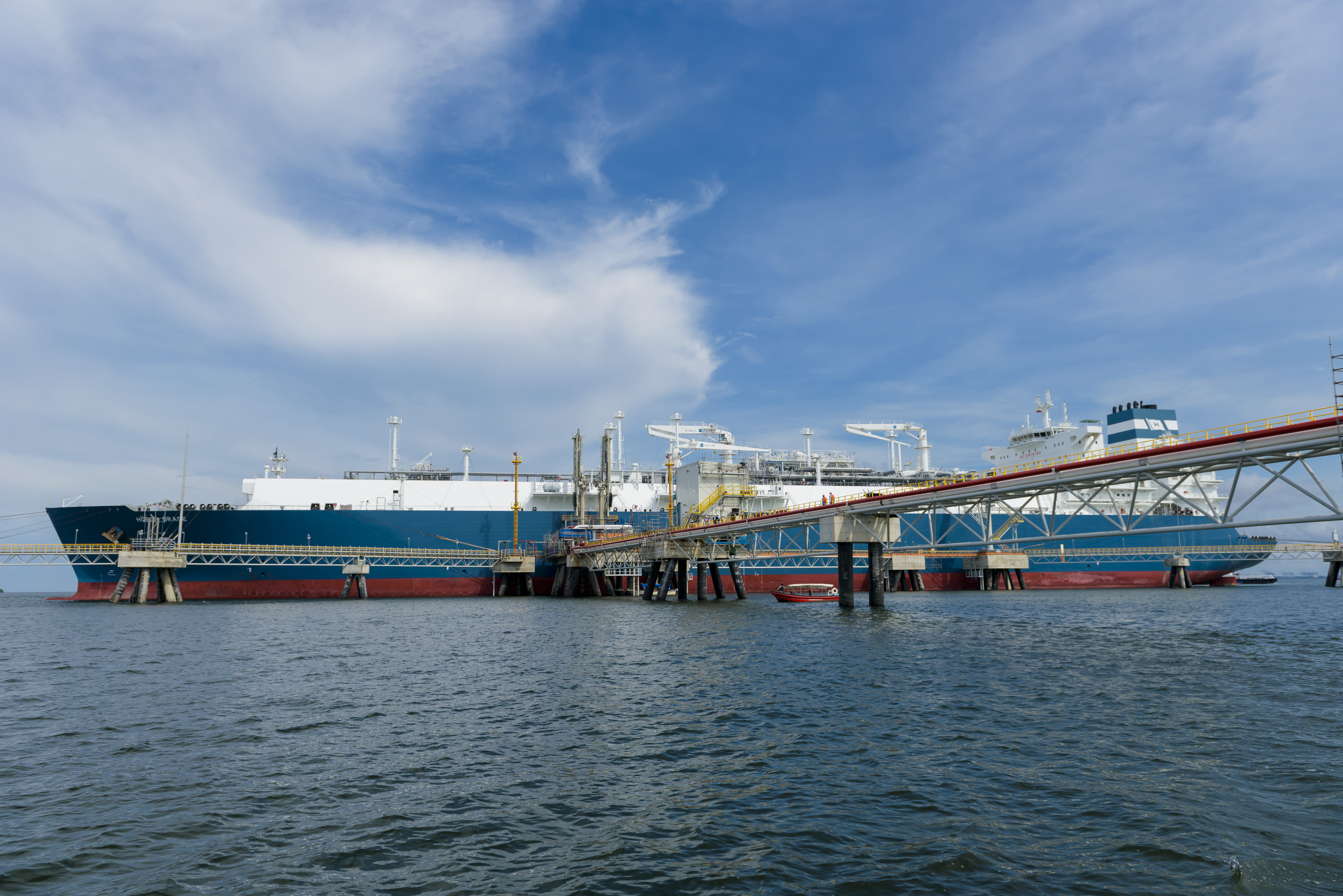 Höegh LNG: Binding commitment to supply FSRU to H-Energy in India