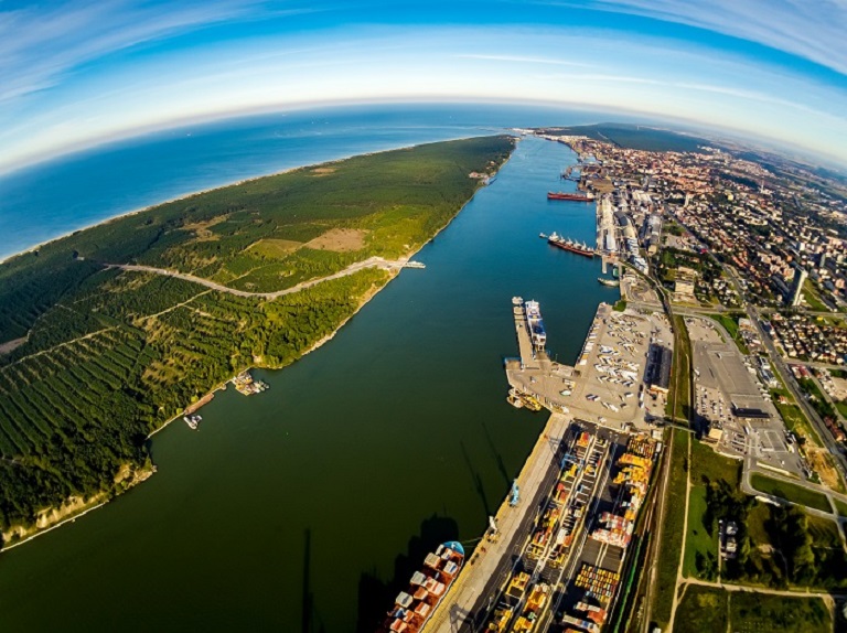 Klaipeda State Seaport Authority signed contract for the dredging works of the shipping canal up to 15 meters