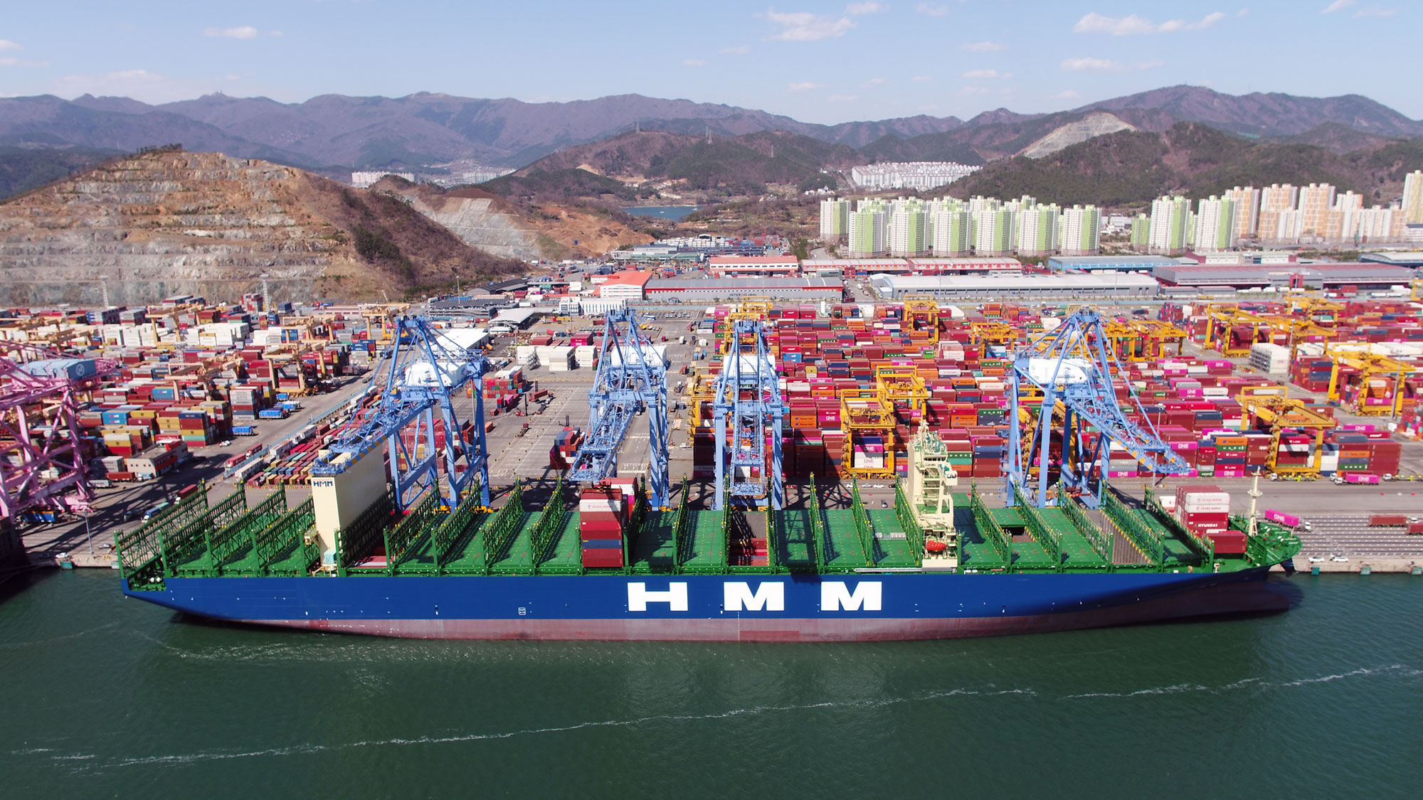 LNG-ready 16,000 TEU HMM Nuri joins HMM’s fleet