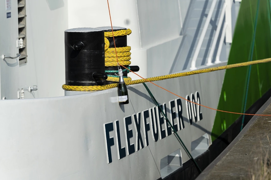 FlexFueler 002 makes LNG bunkering available throughout Port of Antwerp