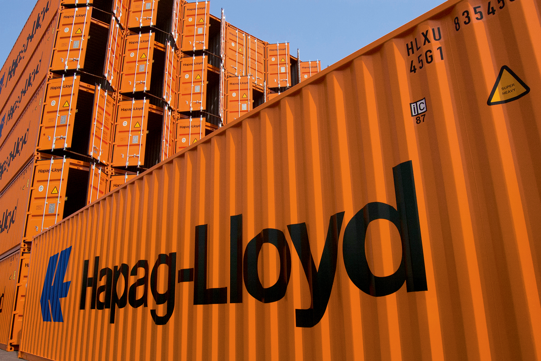 Hapag-Lloyd orders 150,000 TEU of standard and reefer containers for 2021