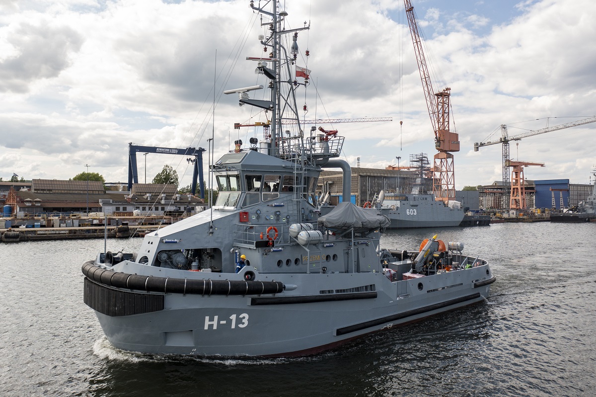 Remontowa: Tugboat H-13 PRZEMKO delivered 