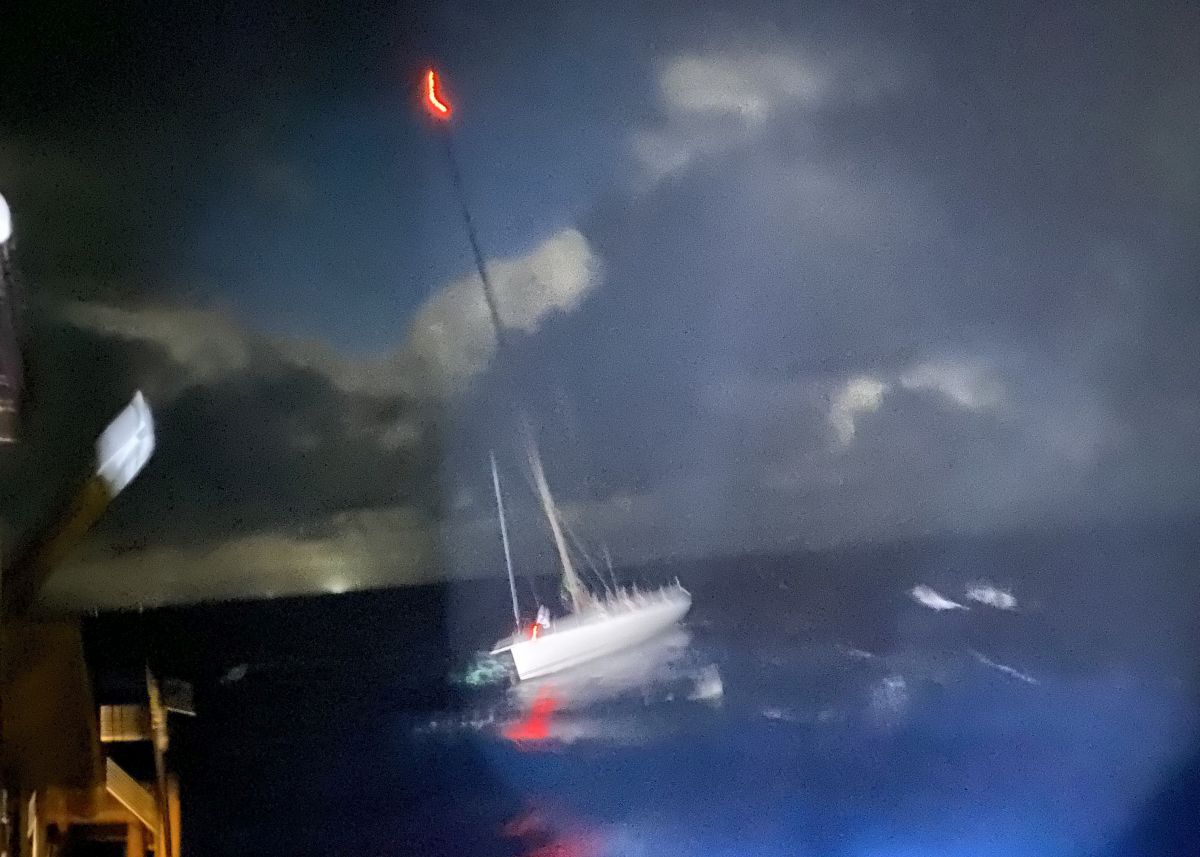 US Coast Guard rescues 15 mariners off Hawaii
