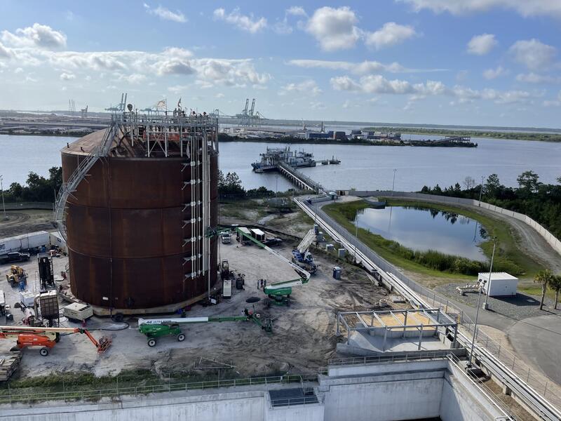 JAX LNG and TOTE Complete First Renewable LNG Bunkering in the United States