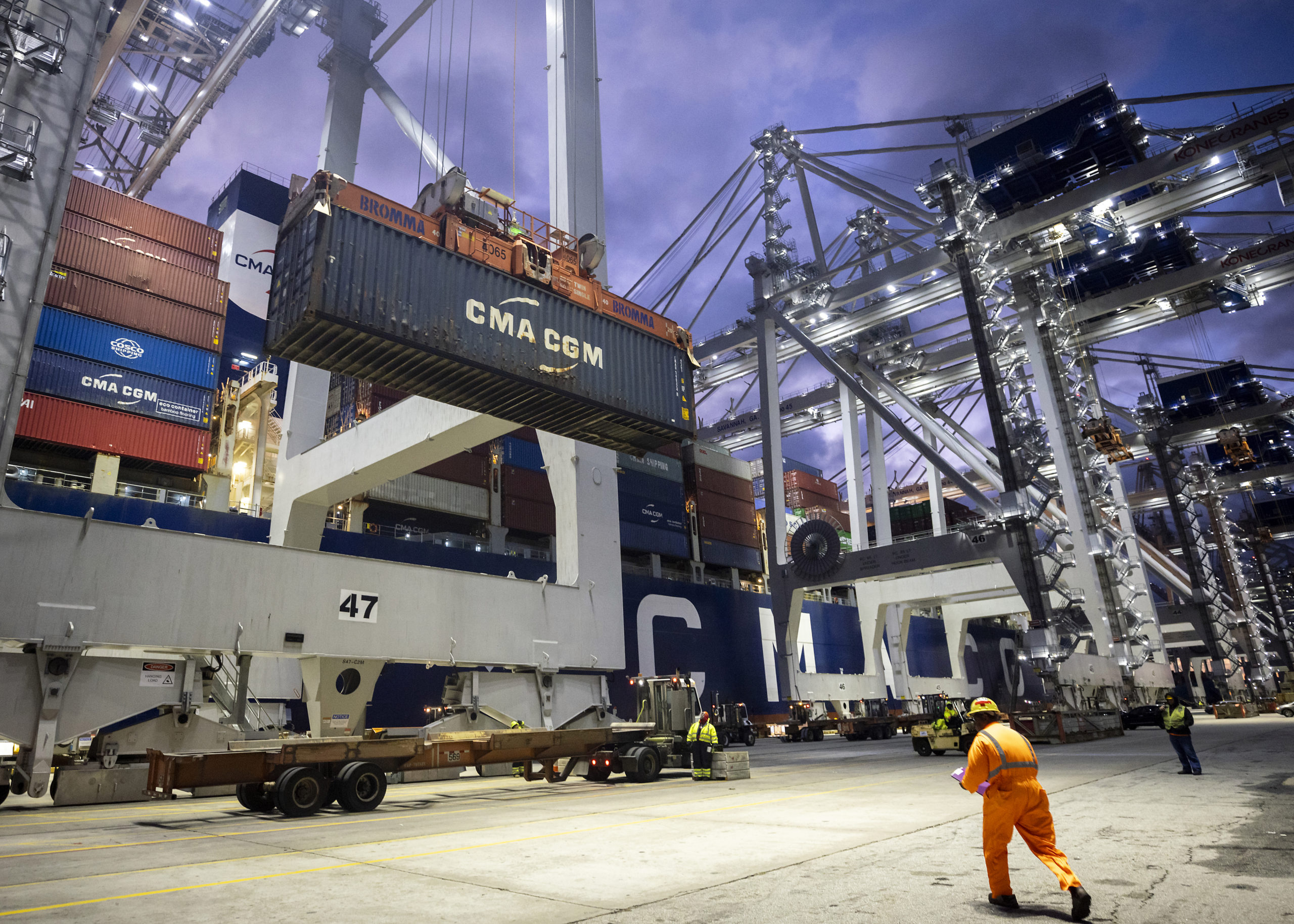 Gateway Terminals handles first box in Savannah