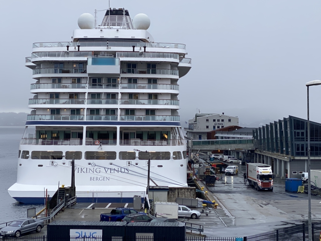 The first cruise ship connected to the new shore power facility in the Port of Bergen