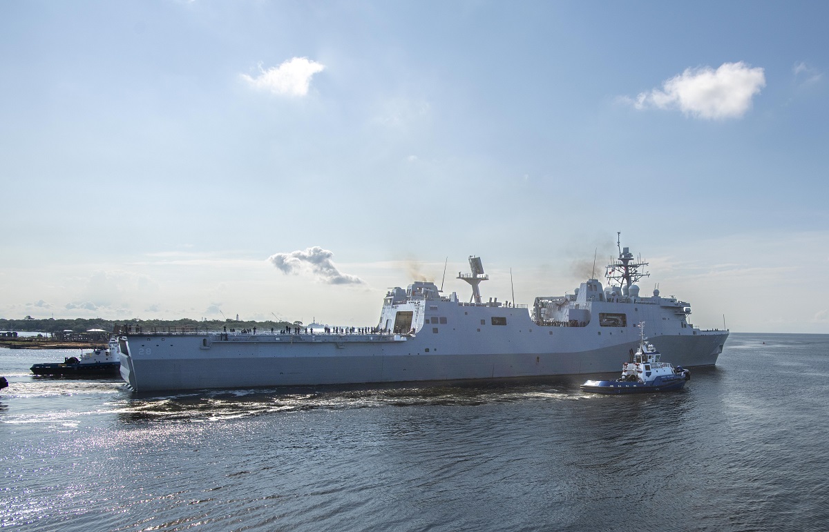 Amphibious Transport Dock Fort Lauderdale (LPD 28) Sails Away From Ingalls Shipbuilding