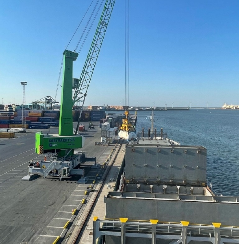 P&O Ferries Doubles Lo-Lo Capacity At Its Zeebrugge Hub With Arrival Of Second Crane