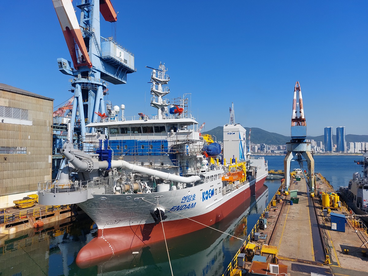 Damen delivers complete mission equipment package for KOEM multipurpose vessel 