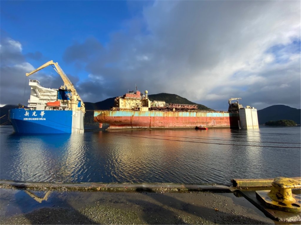 COSCO SHIPPING Specialized performs Float-on and Load-in of the Curlew FPSO