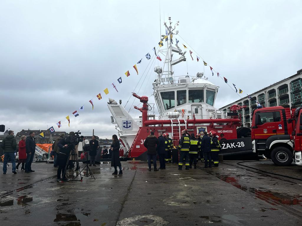 Firefighting Vessel Strazak-28 Christened in Szczecin, Joining The Fleet of the Szczecin and Swinoujscie Seaports Authority SA