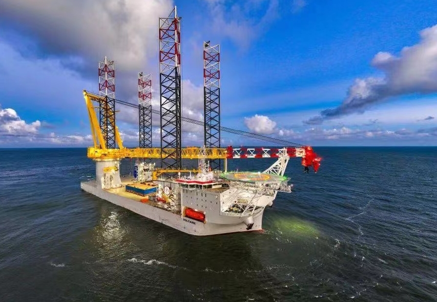 World's first 3,200-ton self-elevating vessel for wind turbine installation sets sailing