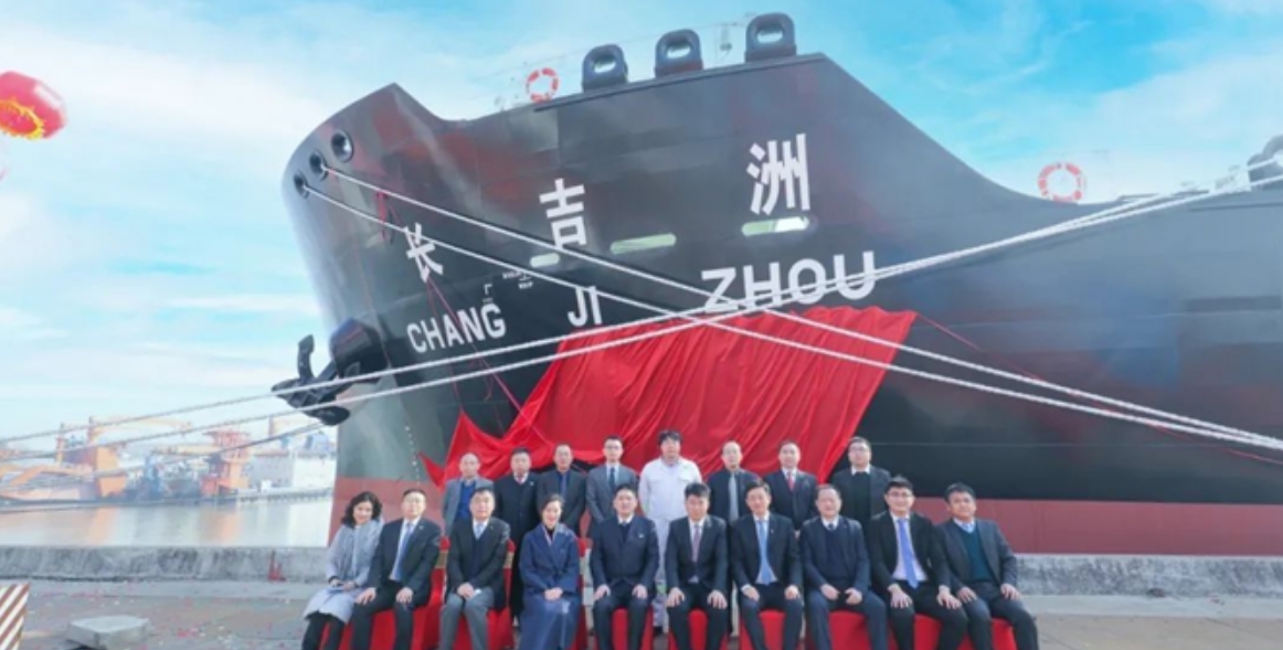 Wuchang Shipbuilding delivered the 24,000 DWT crude carrier to Nanjing Tanker