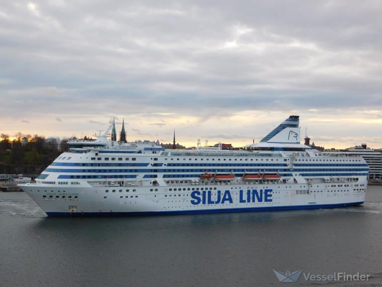 Tallink Grupp's vessels Silja Serenade and Silja Symphony head to Naantali,  Finland for regular dry-docking - VesselFinder