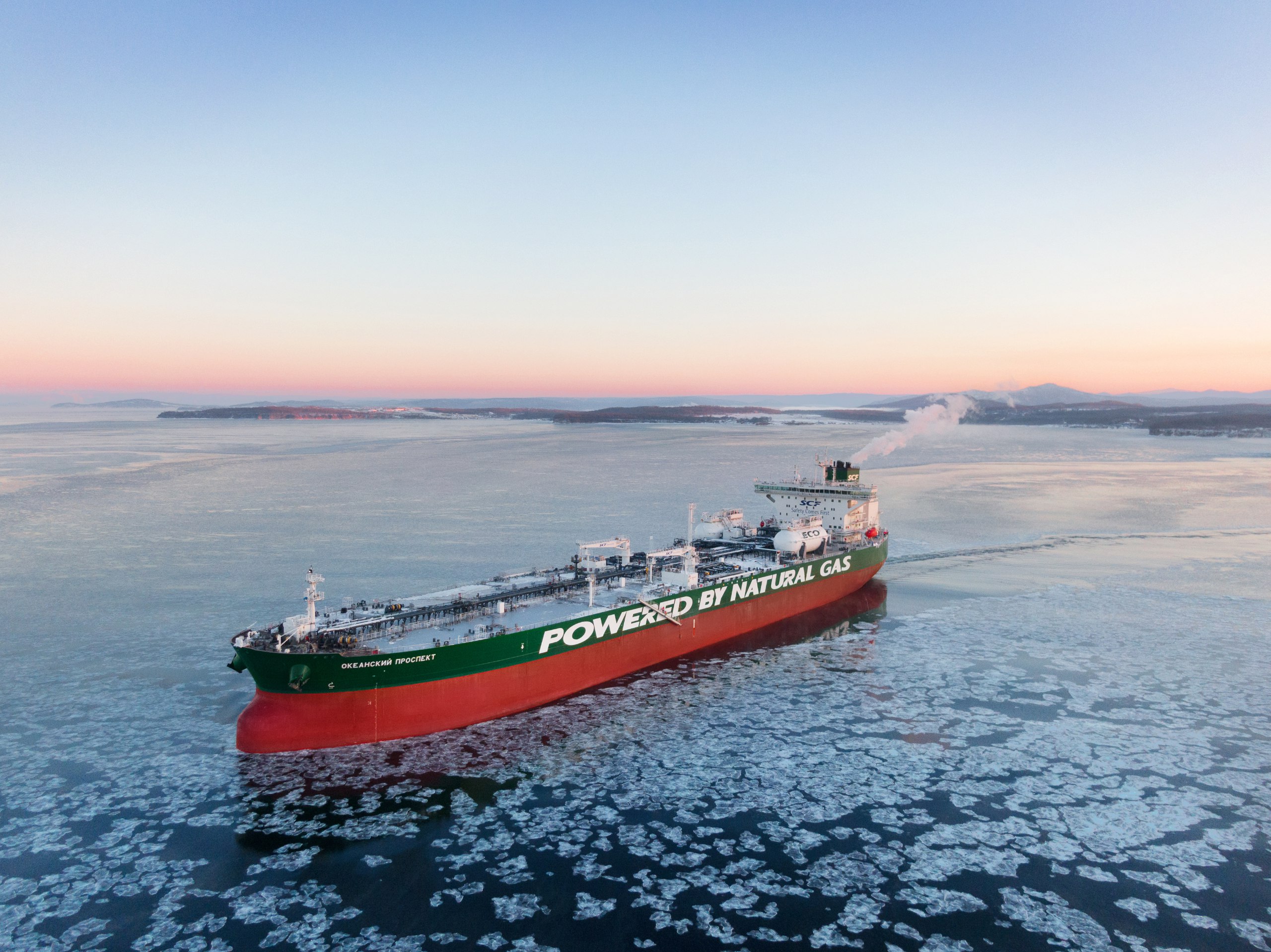Sovcomflot’s new oil tanker Okeansky Prospect underwent first loading at port Kozmino