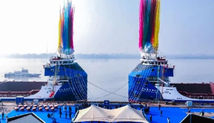 World’s First 700TEU Pure Electric River-Sea Container Ships Named in Yangzhou